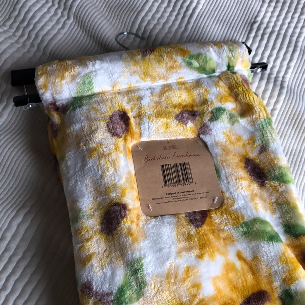 🆕Berkshire Sunflower Throw - Picture 4 of 13